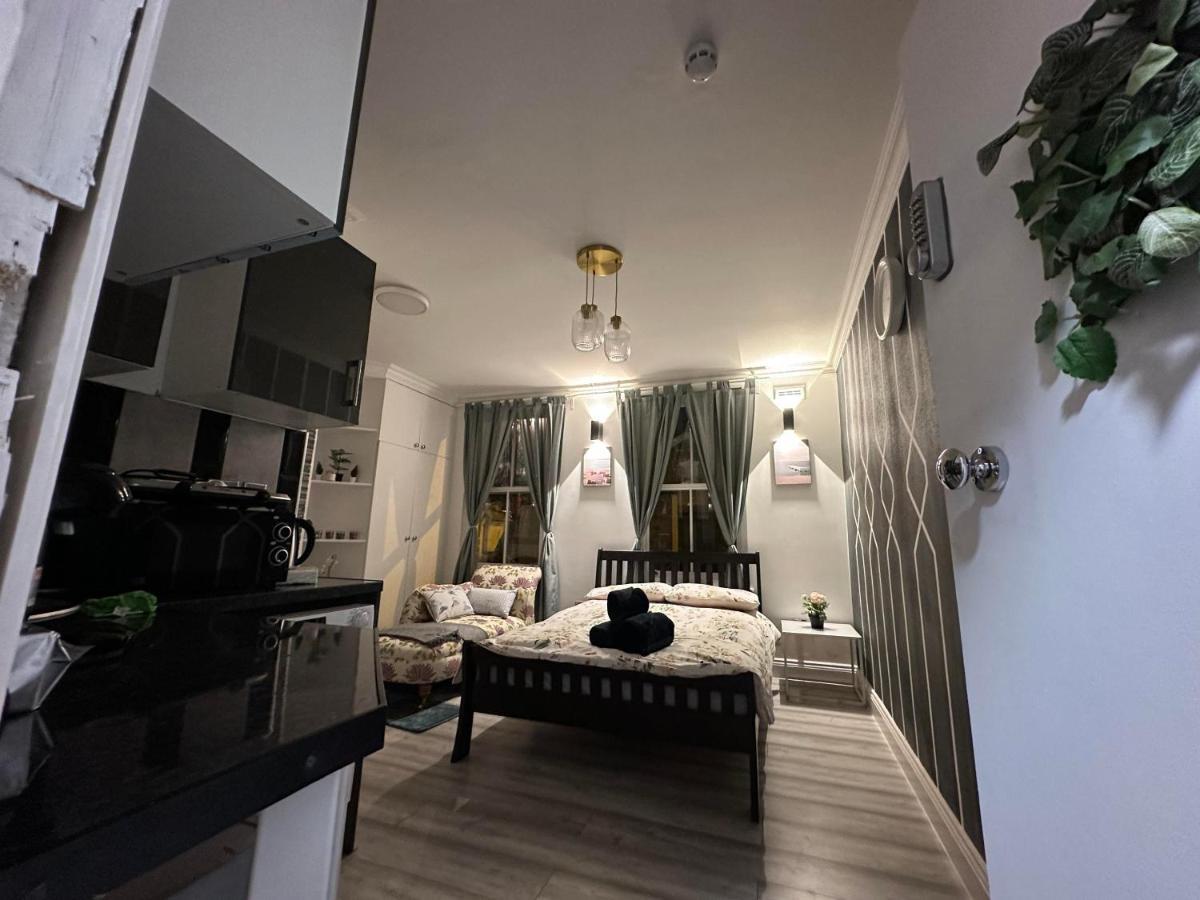 Fabulous To Acton Town Appartamento