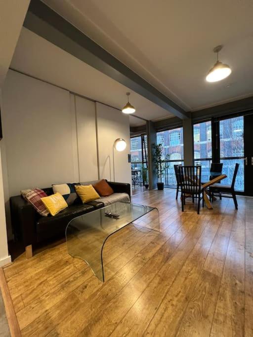 Appartamento 2bed Stratford With Easy Access To London, O2, Excel, Parking Nearby Londra