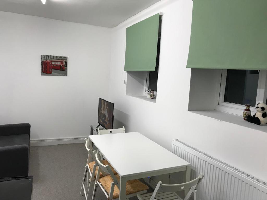 Fabulous Flat In Heart Of Apartment