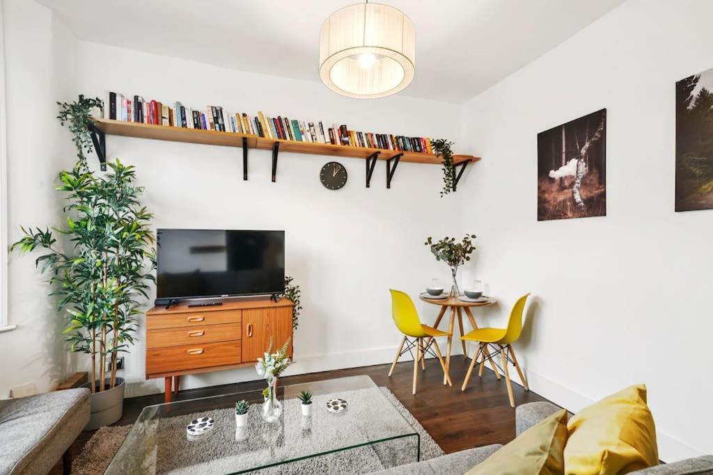 2 Bed Garden Flat Leyton Village Lägenhet London