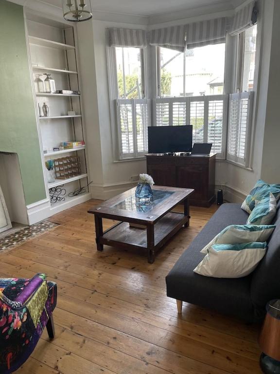 Beautiful Ground Floor Garden Flat * Londen