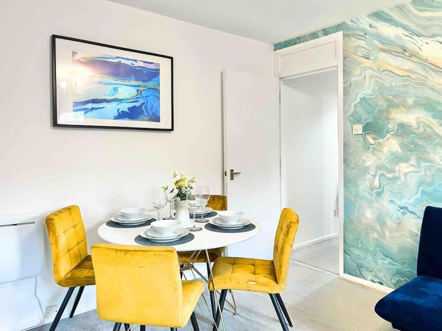 Free Parking - Business Or Relocation - Weekly Or Monthly - 4 Guests By Hofin Stays Short Lets & Serviced Lägenhet London