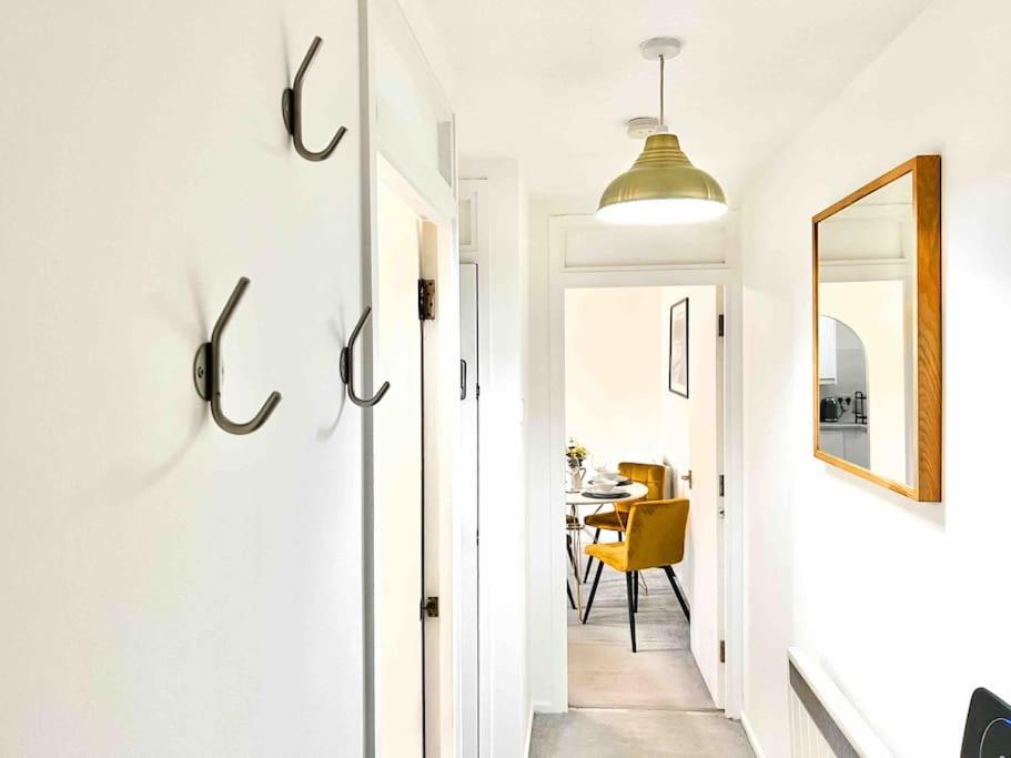 Free Parking - Business Or Relocation - Weekly Or Monthly - 4 Guests By Hofin Stays Short Lets & Serviced Lägenhet *