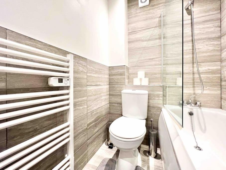 Free Parking - Business Or Relocation - Weekly Or Monthly - 4 Guests By Hofin Stays Short Lets & Serviced London