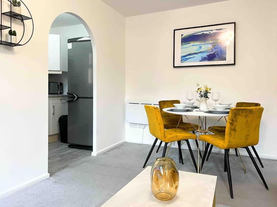 Lägenhet Free Parking - Business Or Relocation - Weekly Or Monthly - 4 Guests By Hofin Stays Short Lets & Serviced *