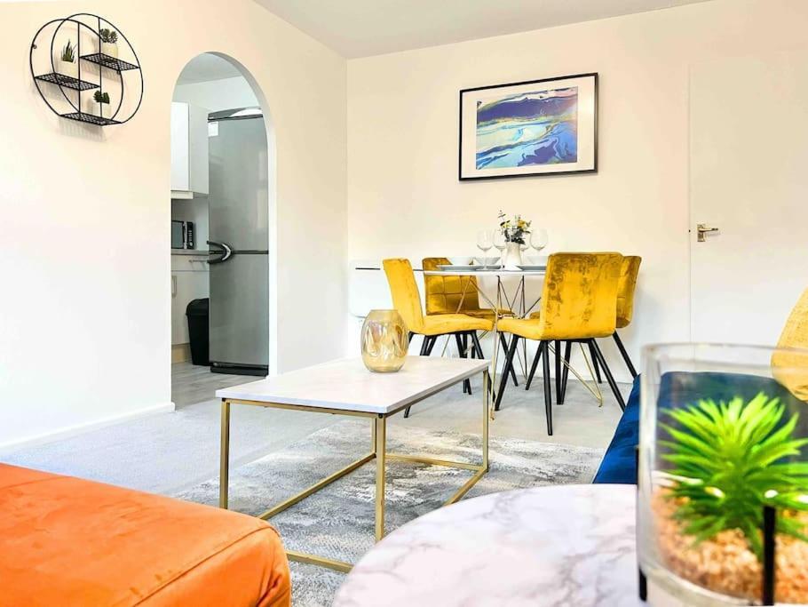 Free Parking - Business Or Relocation - Weekly Or Monthly - 4 Guests By Hofin Stays Short Lets & Serviced Lägenhet London