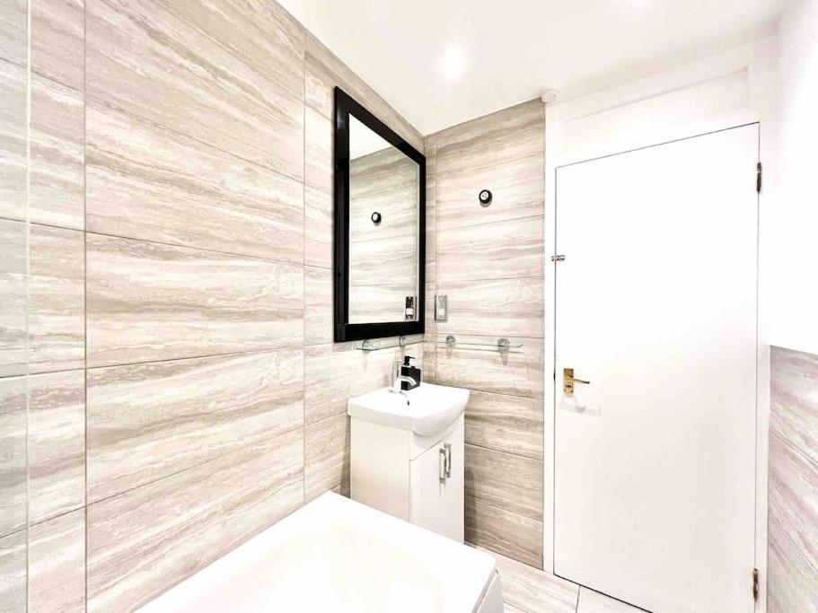 Free Parking - Business Or Relocation - Weekly Or Monthly - 4 Guests By Hofin Stays Short Lets & Serviced London
