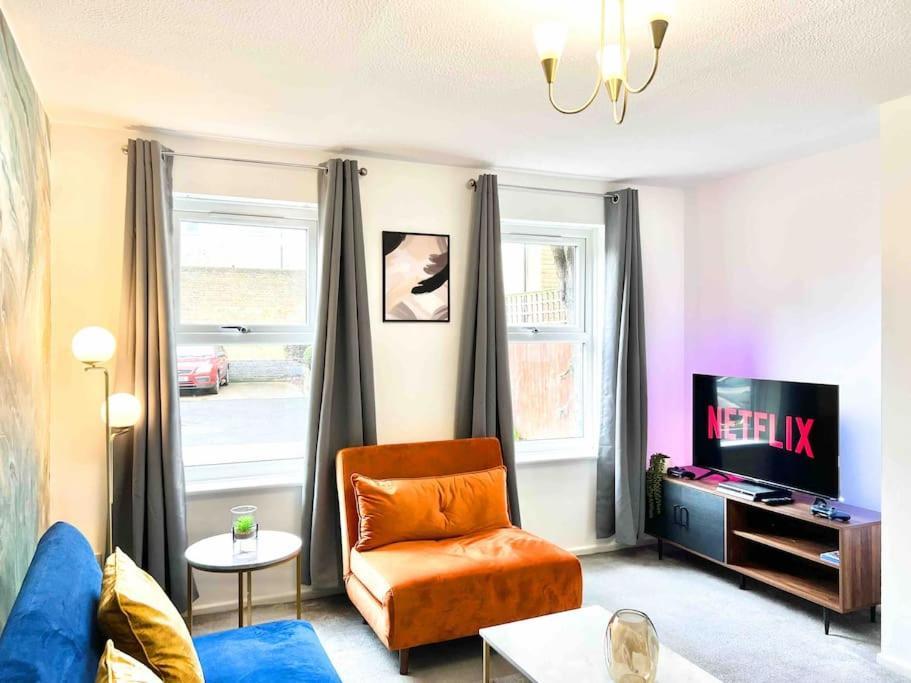 Free Parking - Business Or Relocation - Weekly Or Monthly - 4 Guests By Hofin Stays Short Lets & Serviced * London