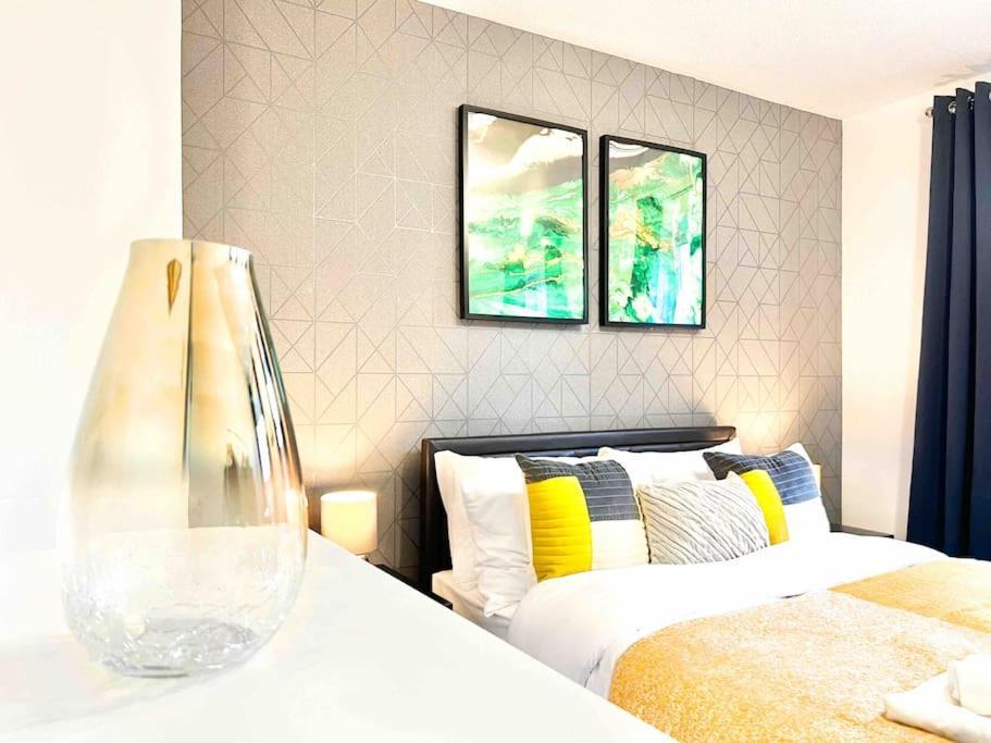 Free Parking - Business Or Relocation - Weekly Or Monthly - 4 Guests By Hofin Stays Short Lets & Serviced * London