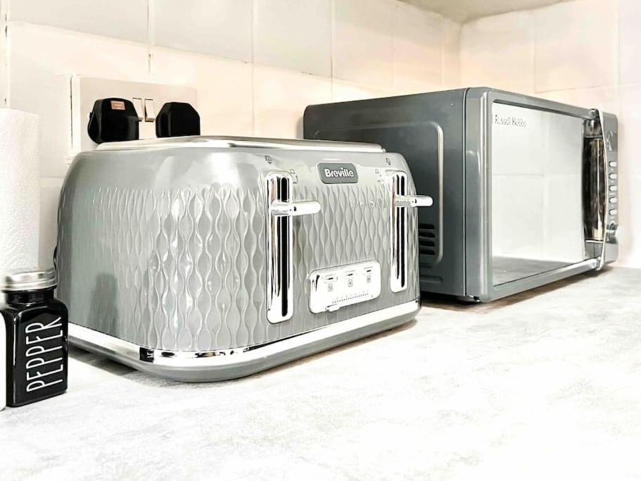Free Parking - Business Or Relocation - Weekly Or Monthly - 4 Guests By Hofin Stays Short Lets & Serviced Lägenhet *