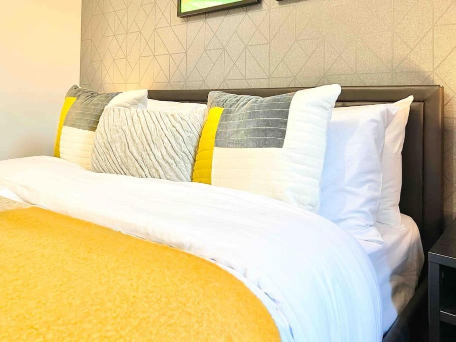 Free Parking - Business Or Relocation - Weekly Or Monthly - 4 Guests By Hofin Stays Short Lets & Serviced Lägenhet