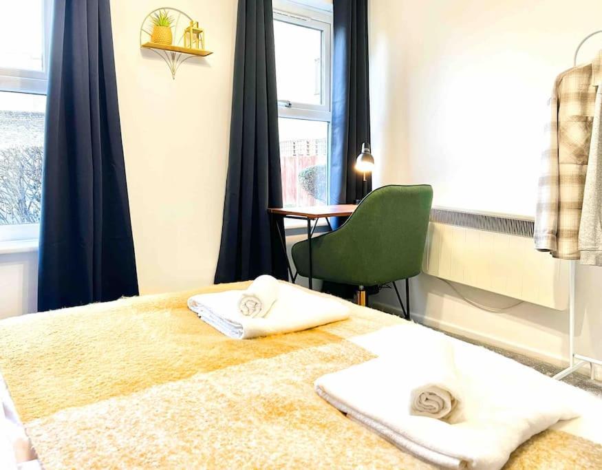 Free Parking - Business Or Relocation - Weekly Or Monthly - 4 Guests By Hofin Stays Short Lets & Serviced Lägenhet