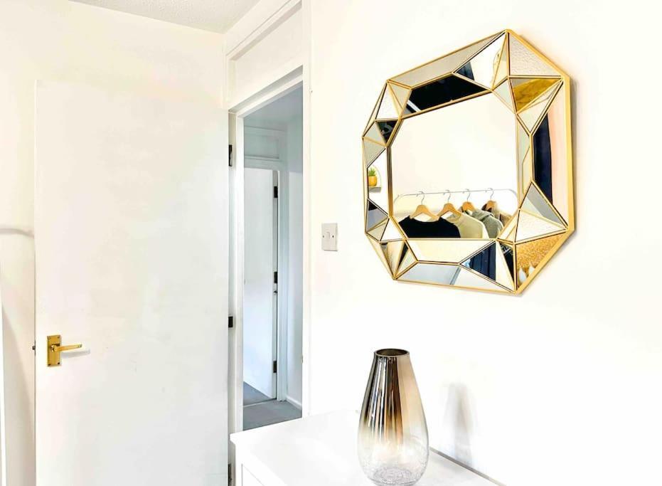 Free Parking - Business Or Relocation - Weekly Or Monthly - 4 Guests By Hofin Stays Short Lets & Serviced London
