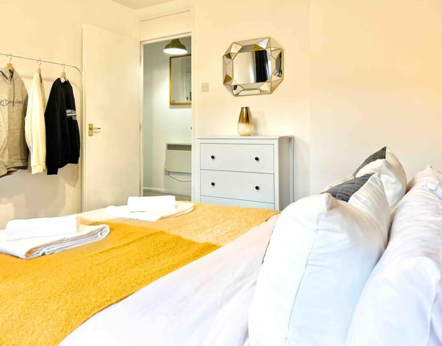 Free Parking - Business Or Relocation - Weekly Or Monthly - 4 Guests By Hofin Stays Short Lets & Serviced Lägenhet *