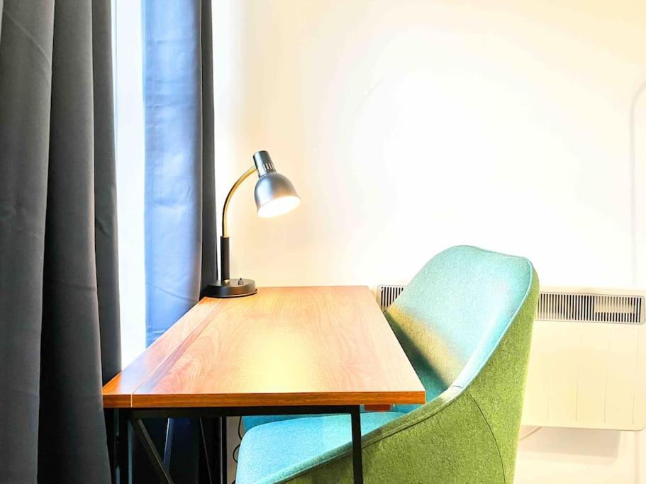 Free Parking - Business Or Relocation - Weekly Or Monthly - 4 Guests By Hofin Stays Short Lets & Serviced * London
