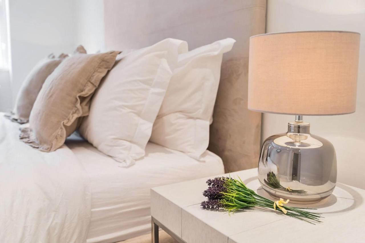 Prime Knightsbridge Mews - 4 Bed House Holiday home London