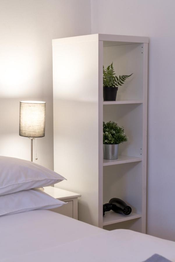 Soho & Covent Garden Apartment, Sleeps 3 * London