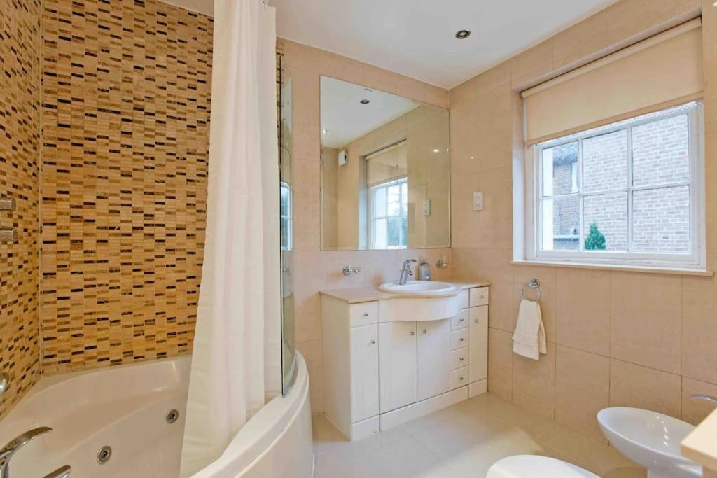 Beautiful Iconic 4 Bedroom House By Regents Park Vakantiehuis Londen