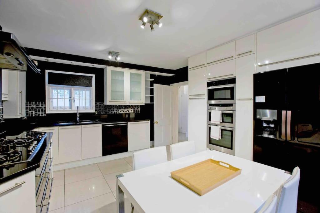 Vakantiehuis Beautiful Iconic 4 Bedroom House By Regents Park Londen