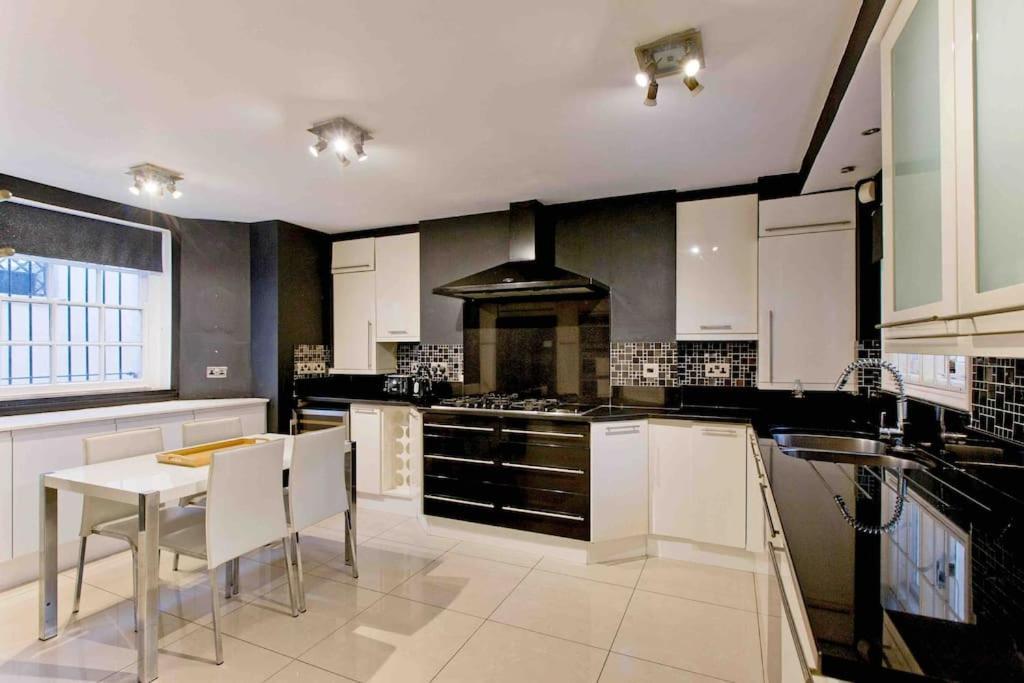 Beautiful Iconic 4 Bedroom House By Regents Park * Londen