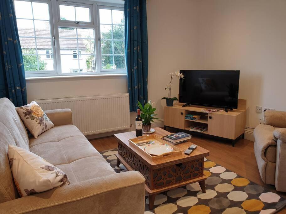 Appartement New - Private King Bed -put- With Terrace, Free Parking, Near Tube