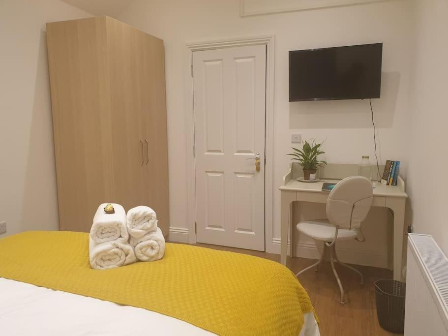 Appartamento New - Private King Bed -ric- Free Parking, Terrace, Near Tube