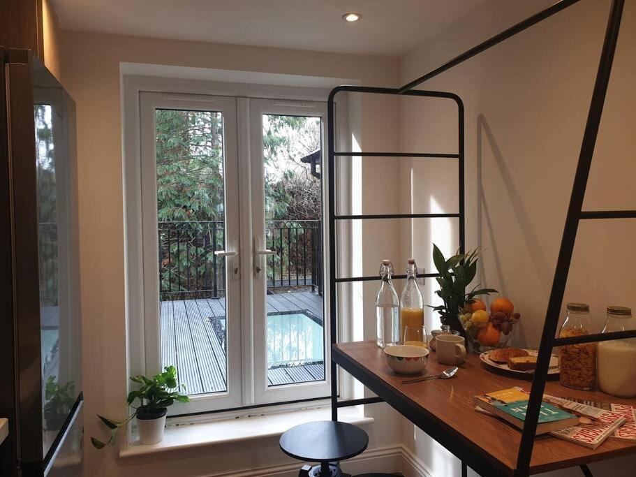 New - Private King Bed -put- With Terrace, Free Parking, Near Tube