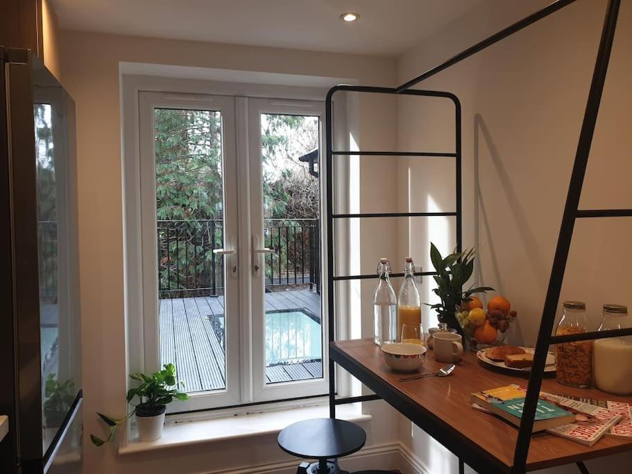 New - Private King Bed -ric- Free Parking, Terrace, Near Tube Appartamento *