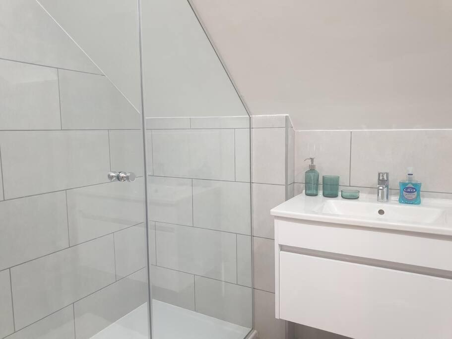 Leilighet New - Bright Studio Loft King Bed In Quiet Street Near Parks 1074 Lo London