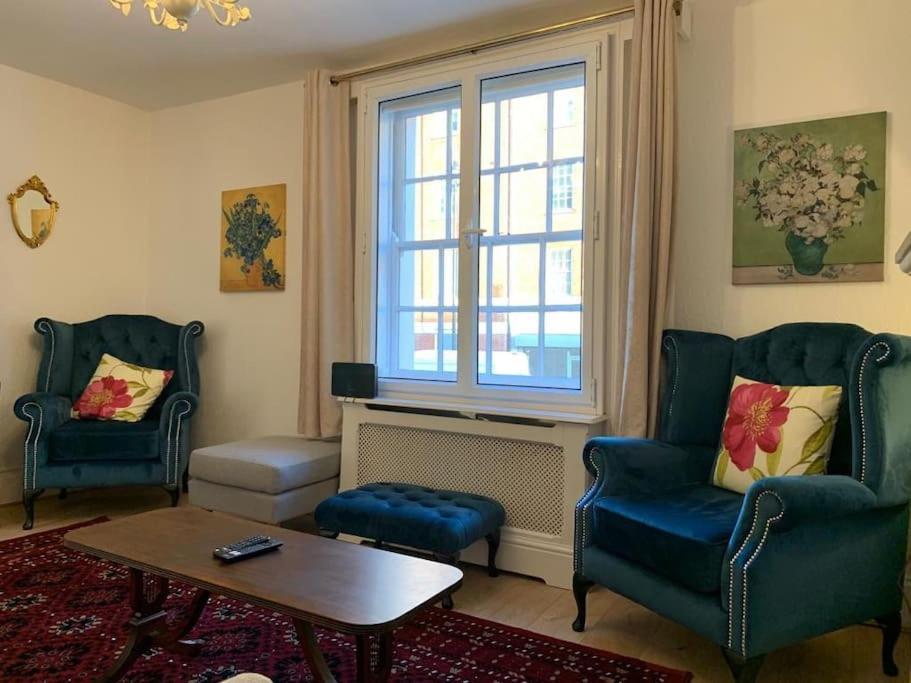 A Stunning 3 Bedroom House * London