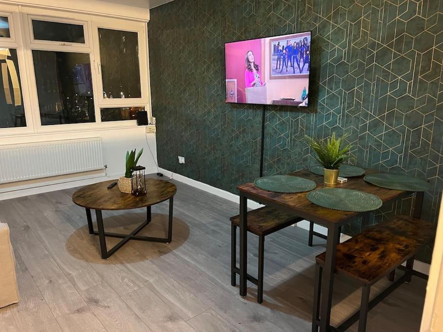 1 Bedroom Flat 10 Mins Walk From Old Street Station Appartement Londen