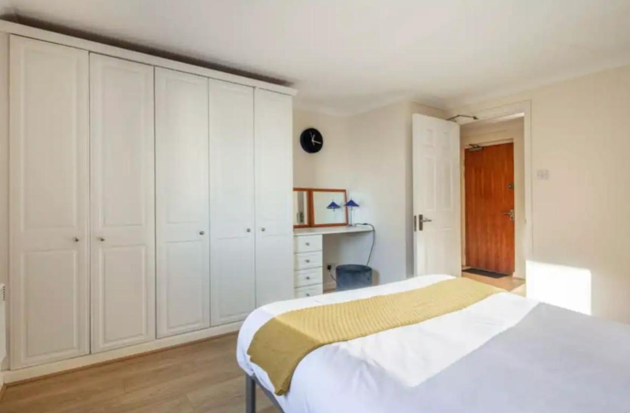 1 Bedroom Flat With Free Parking Londres