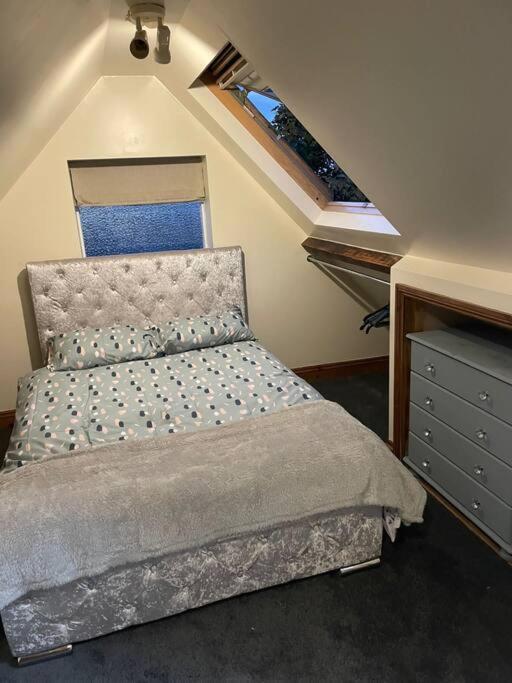 3 Double Bedroomed Flat, Acton. London, Uk