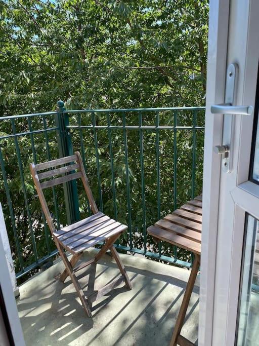 Lägenhet Lovely 2 Bedroom Flat In Greater London
