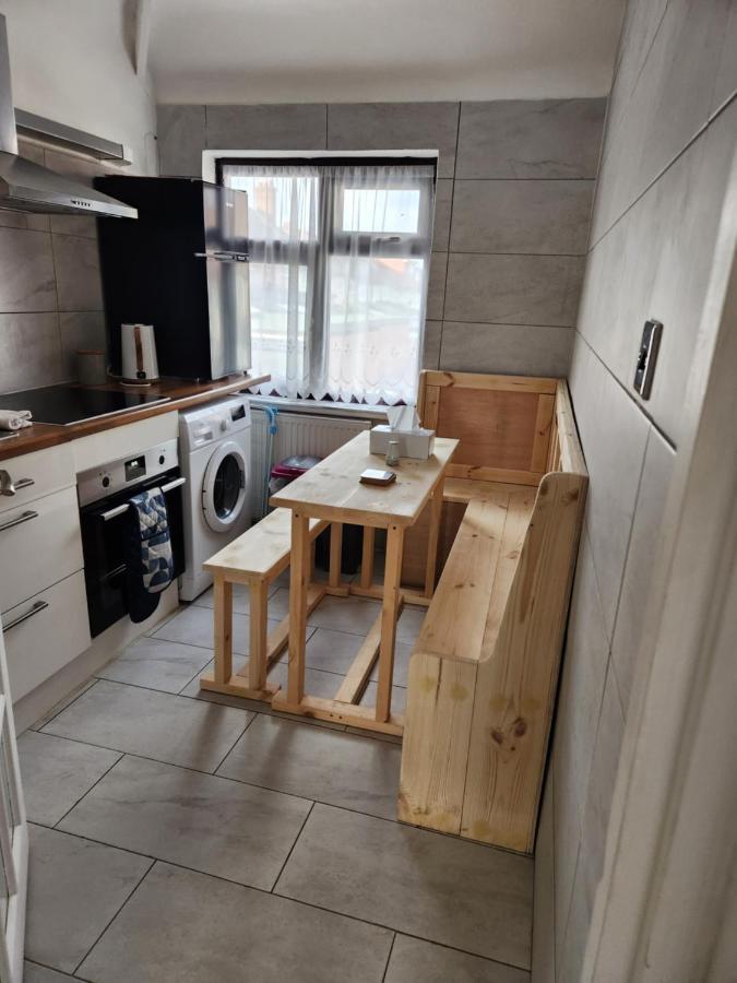 12 Minutes To Kings Cross, 6 Minutes Walks To The Train Station - Free Parking 3 Bed 2 Bath Fully Refurbished Flat No Party Or Gathering Allowed Apartment