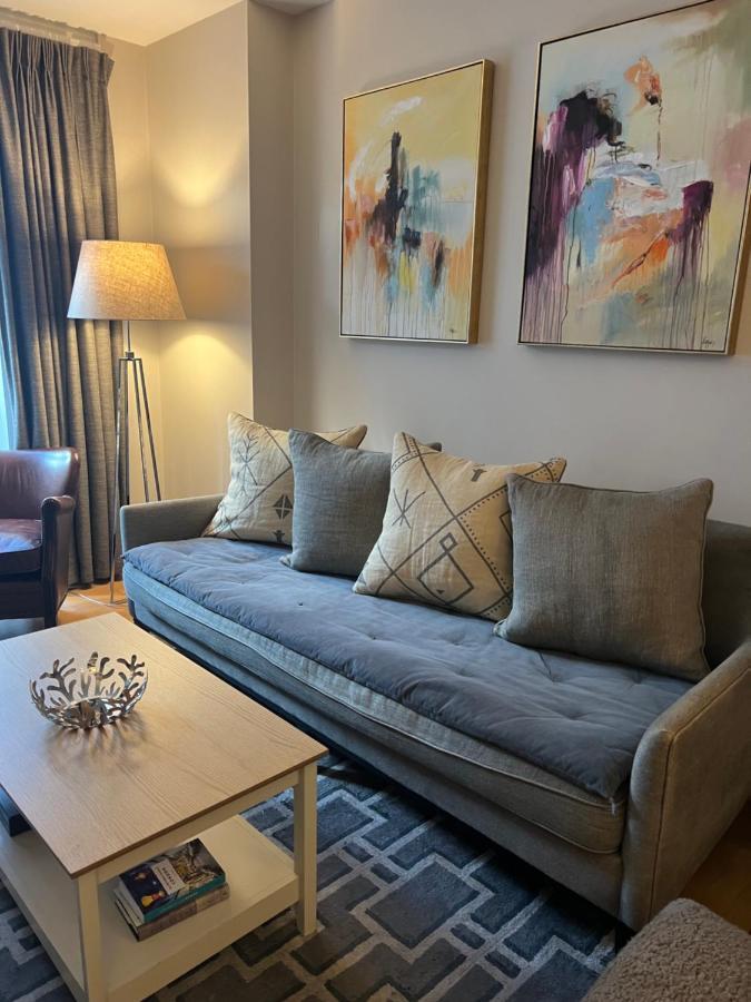 2 Bedroom Just Off Kings Road Apartment