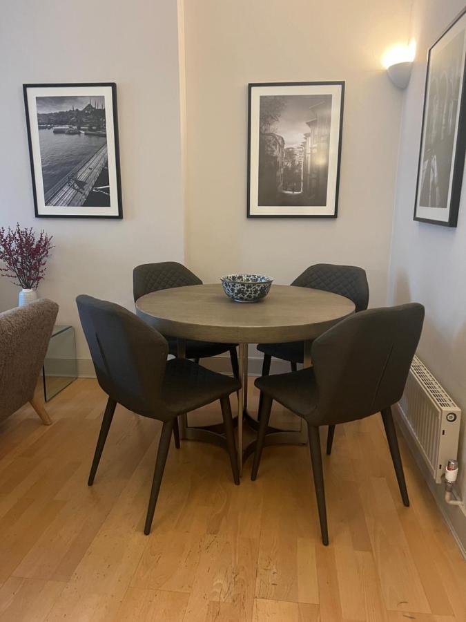 2 Bedroom Just Off Kings Road Apartment London