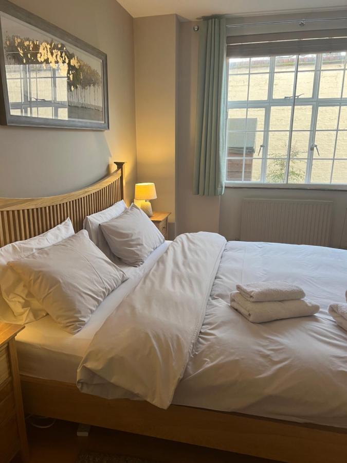 Apartment 2 Bedroom Just Off Kings Road