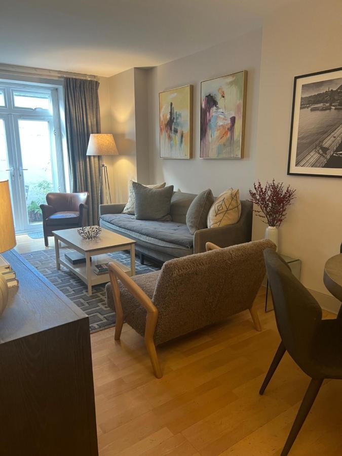 Apartment 2 Bedroom Just Off Kings Road London