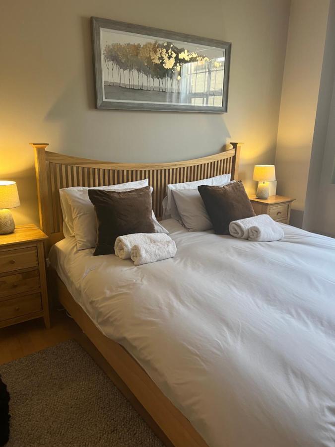 2 Bedroom Just Off Kings Road * London