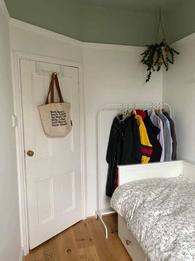 Rum i privatbostad Cosy Single Bedroom In Crouch End *