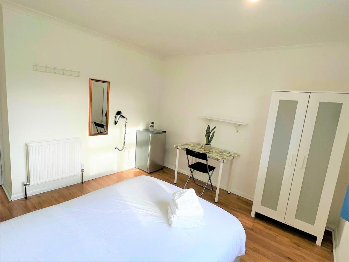 Gasthuis Stepney Comfy Double Bed 14