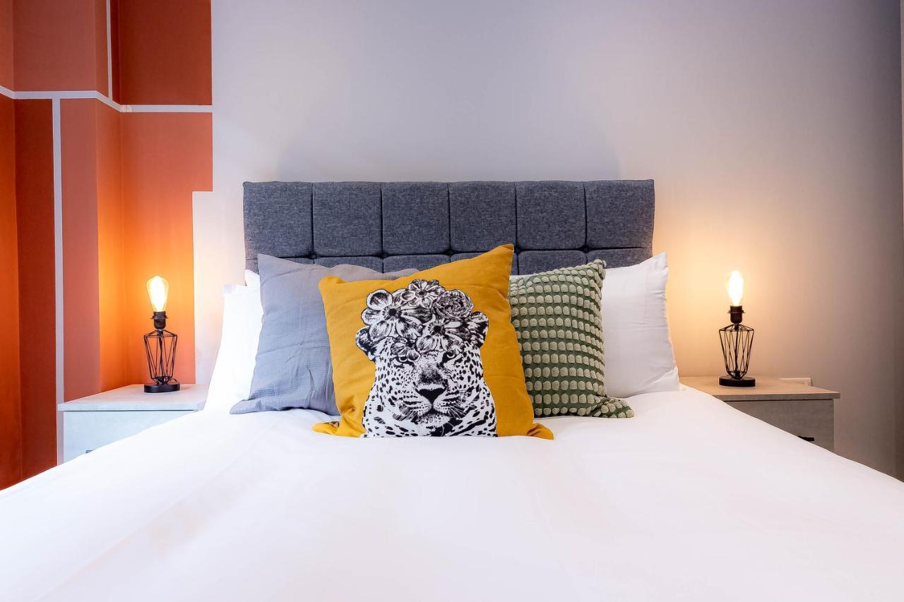 Luxurious Hackney Near Train Station Feriehus London