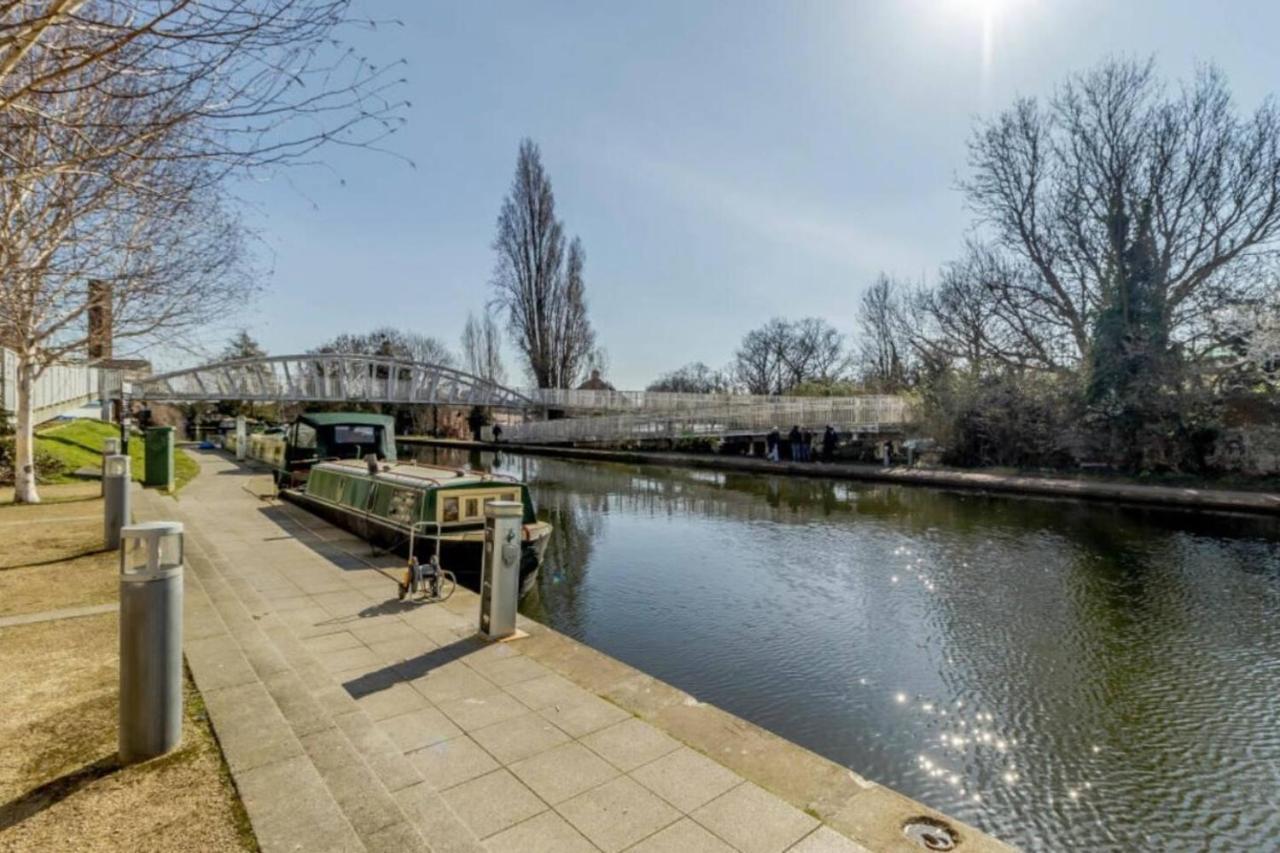 Lovely Luxury 1-bed In Wembley Apartment