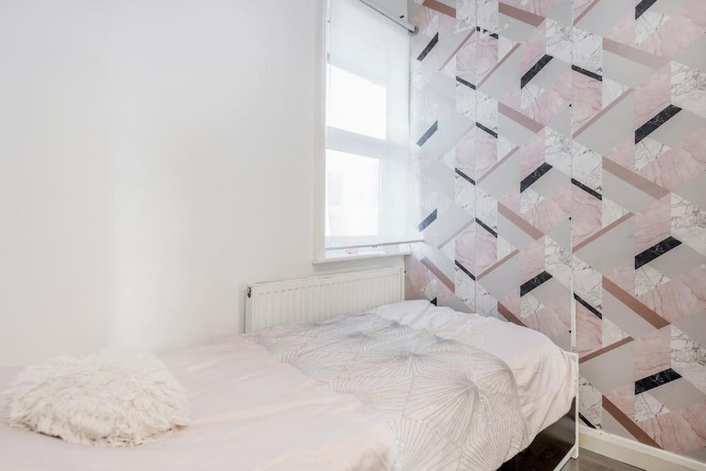 Semesterbostad Spacious 5 Bed, 2 Bathrooms House With A Private Garden London