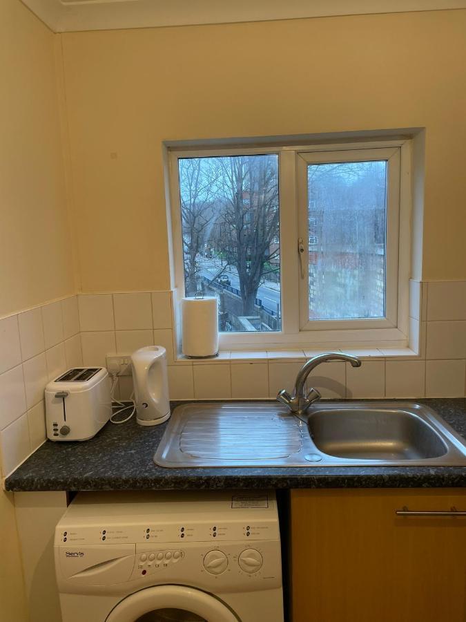 One Bedroom Flat Near Finsbury Park * Londen
