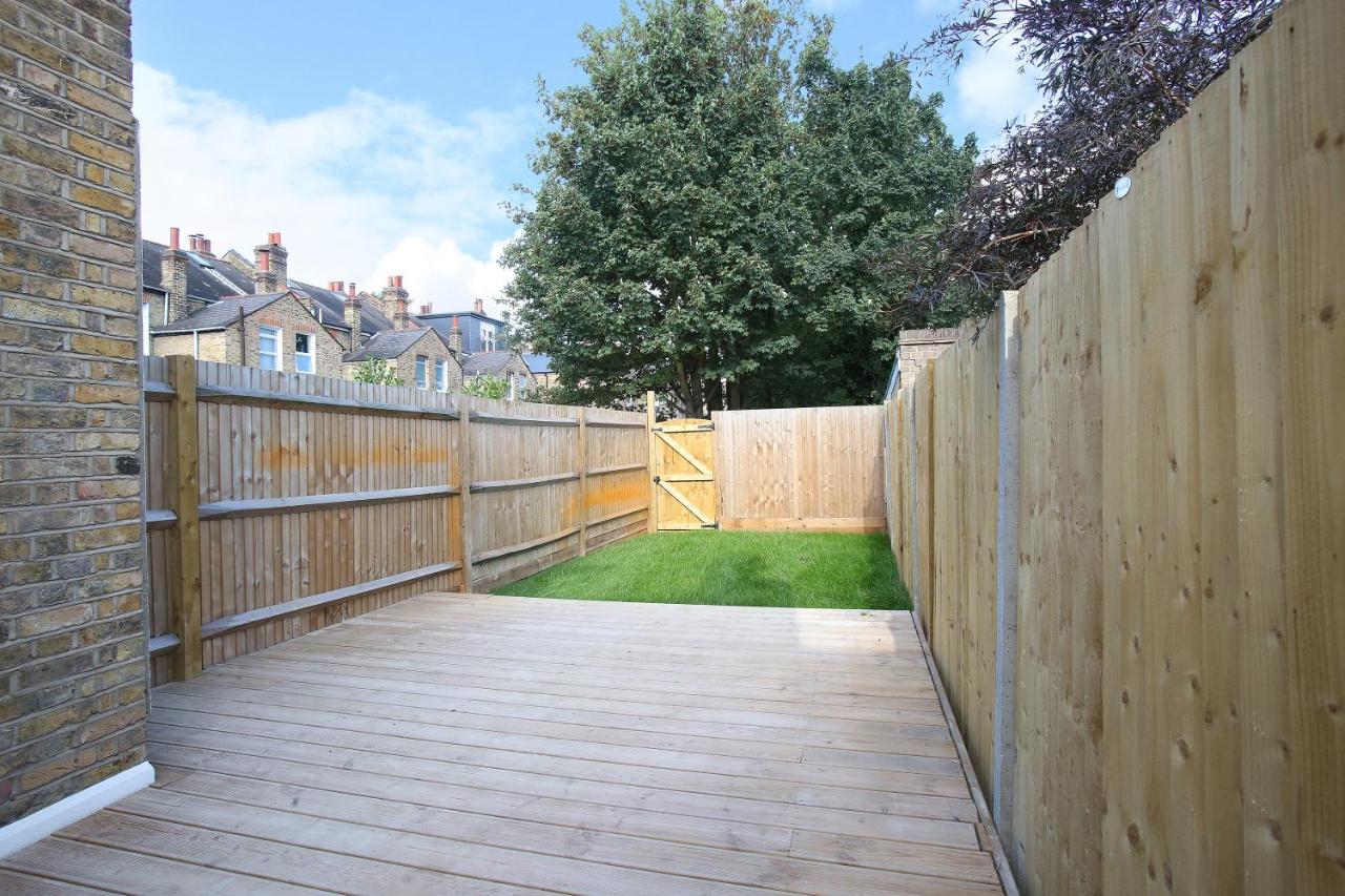 Luxury 5 Star - Parking, Garden, Nr Greater Metro Stations Londen