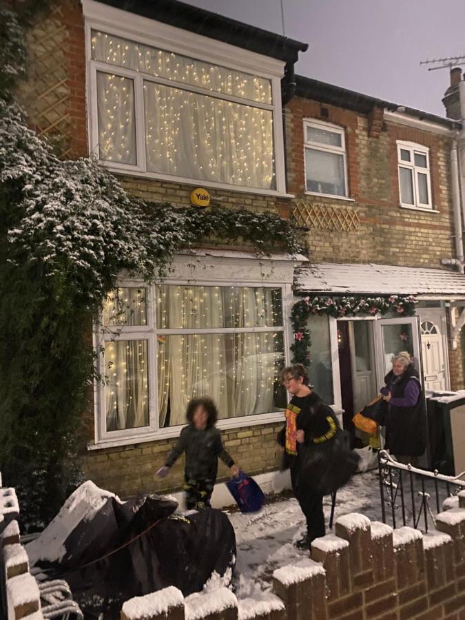 Three Bedroom Family With Garden In Walthamstow Holiday home London