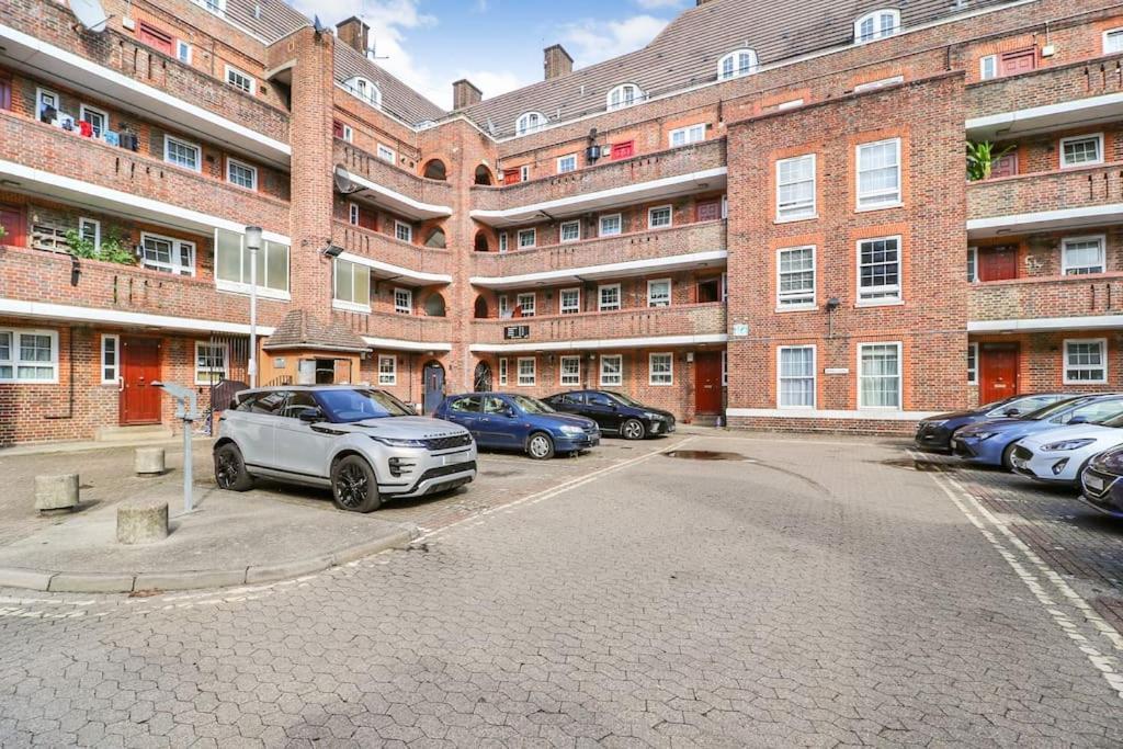Spacious 4 Bed Flat Near 02 Arena Greenwich Lägenhet London