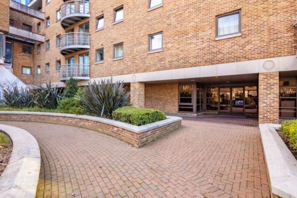 1 Bedroom Flat With Free Parking * Londres